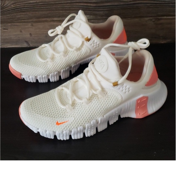 New Nike Free Metcon 4 Cream White Peach Orange Sneakers - Picture 4 of 5